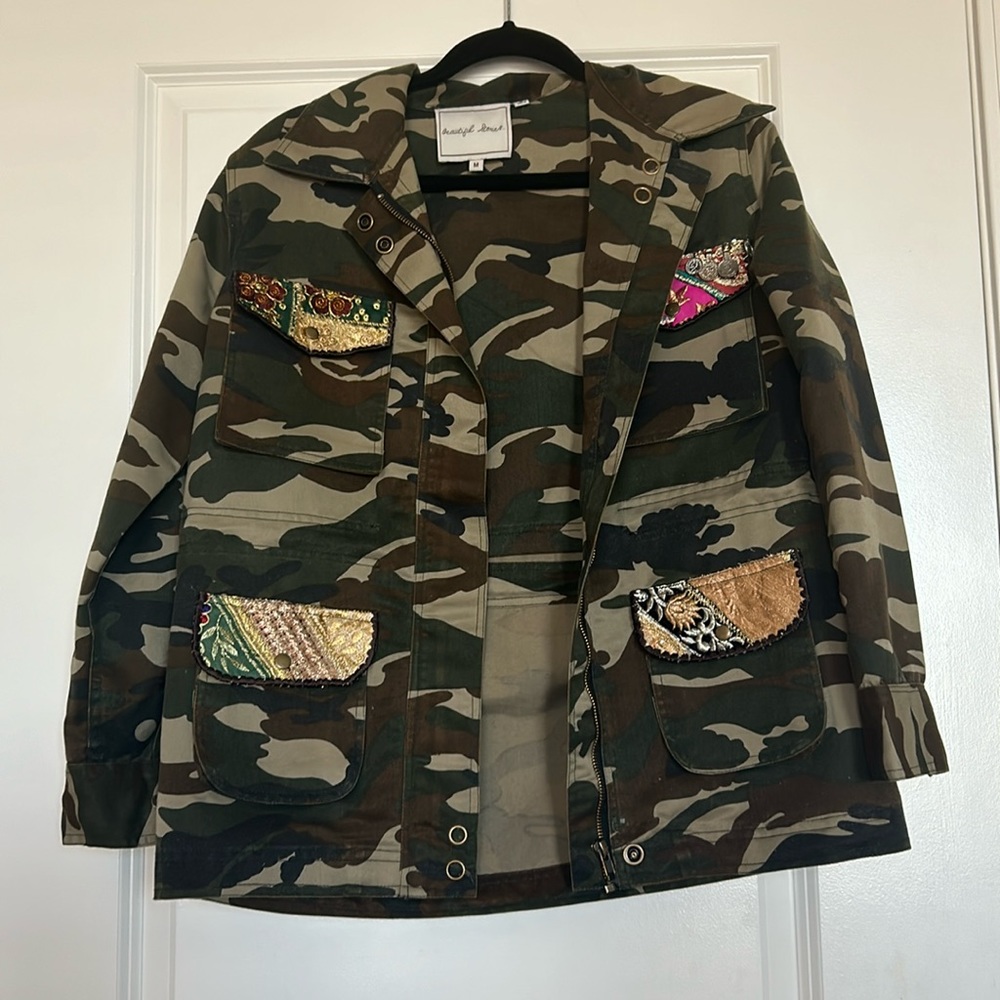 Beautiful stories camouflage jacket with unique pockets